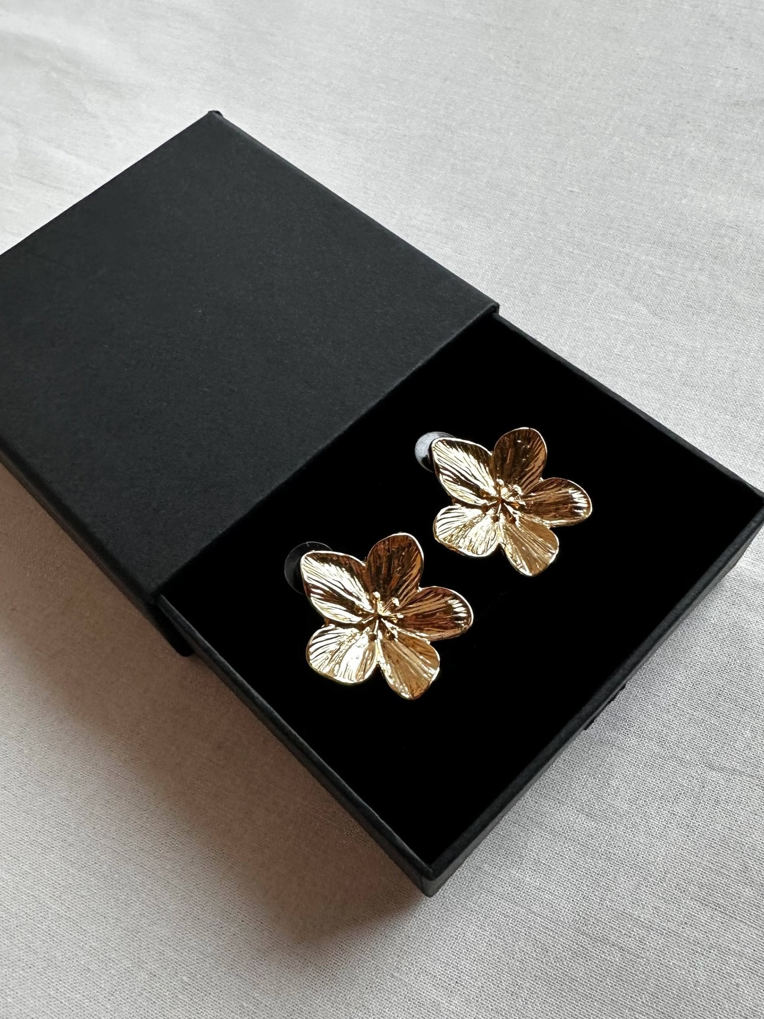 ZEYA - Lea flower Earrings