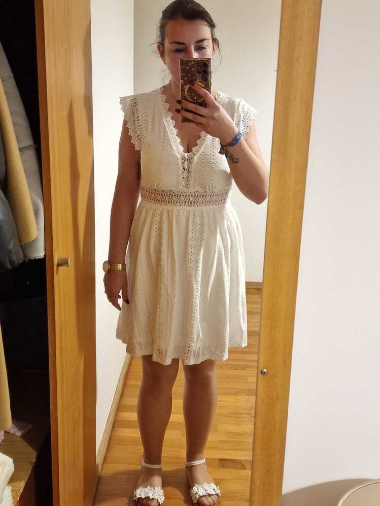 ZEYA - Lorelei French Lace V-Neck Fitted Dress