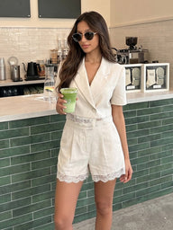 Amanda Spitzen‑Detail Zweiteiliger Short-Set