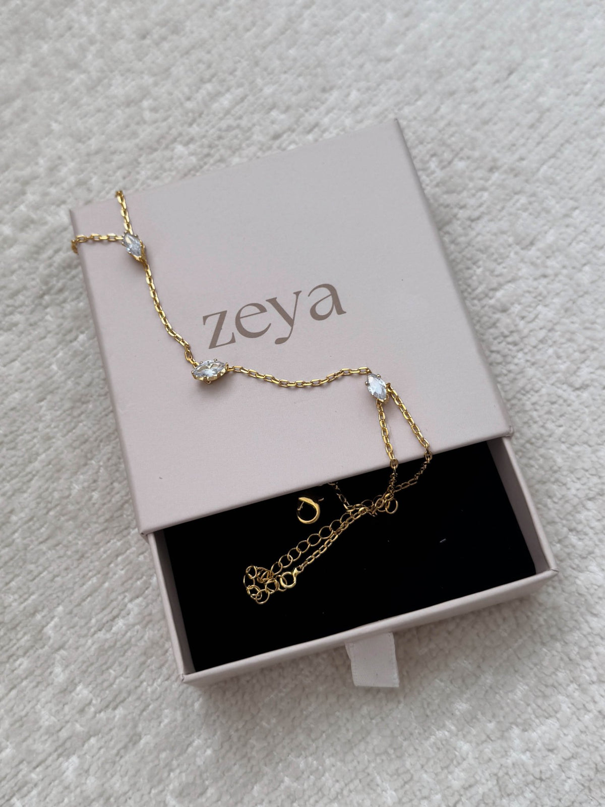 ZEYA - Marquise Hand Chain