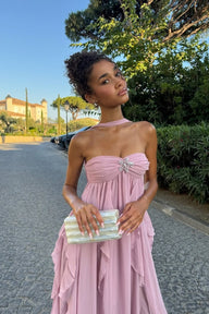 Nela schulterfreies Maxikleid mit Rüschen