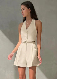 Nicole Maßgeschneiderte Halter-Weste &amp; Shorts Set