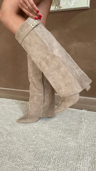 Richelle Stiefel in Wildlederoptik