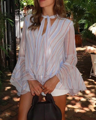 Sandra gestreifte Bluse mit Volants und Bindekragen
