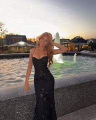 Scarlett Applikations-Abendkleid mit Rückenschnürung