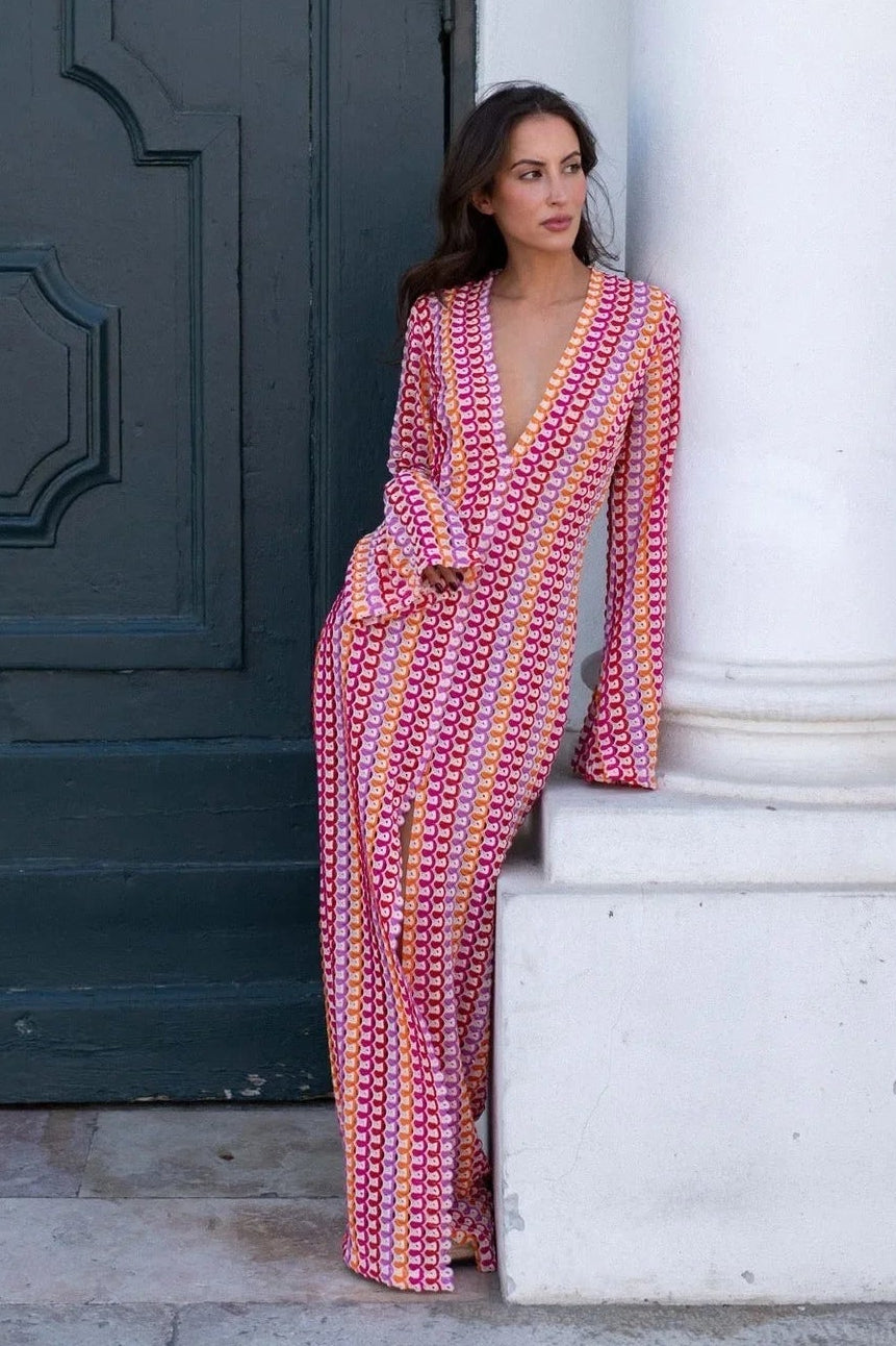 Sophia gehäkeltes gestreiftes Maxikleid mit ausgestellten Ärmeln