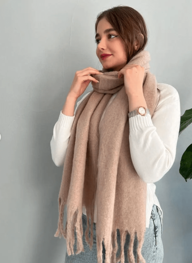 ZEYA - Thigh-Length Chunky Knit Scarf